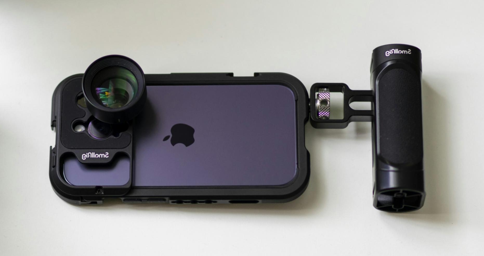 Session de formation en montage vidéo avec matériel professionnel